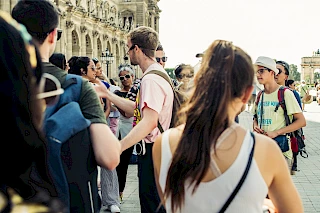 walking-tour.320x0.jpg